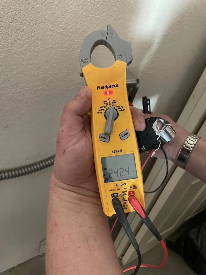 Voltage testing with clamp meter during Aluminum Wiring Replacement in Kenwood